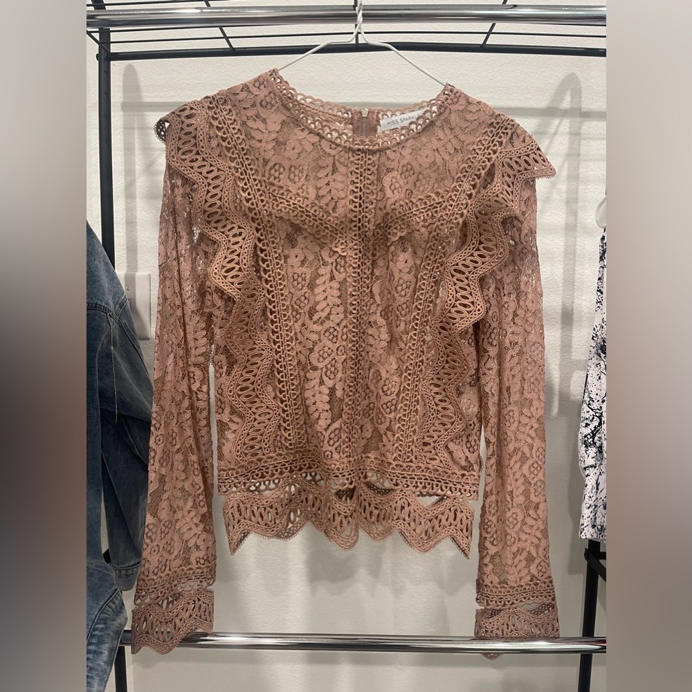 Lace blouse size smalL NWT